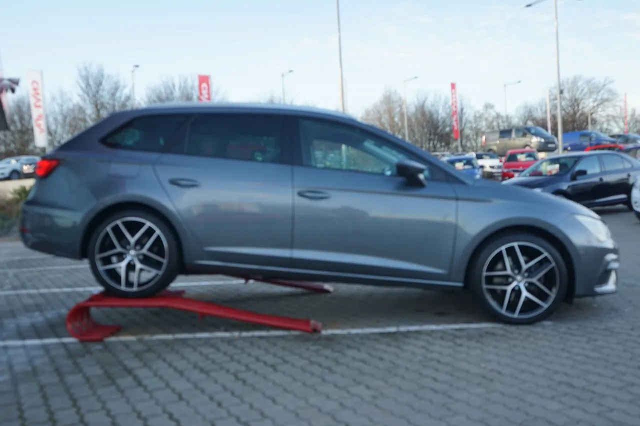 Seat Leon ST 1.8 TSI FR 2-Zonen-Klima...  Image 3