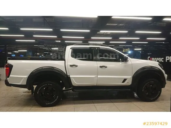 Nissan Navara 2.3 dCi 4x4 Image 1